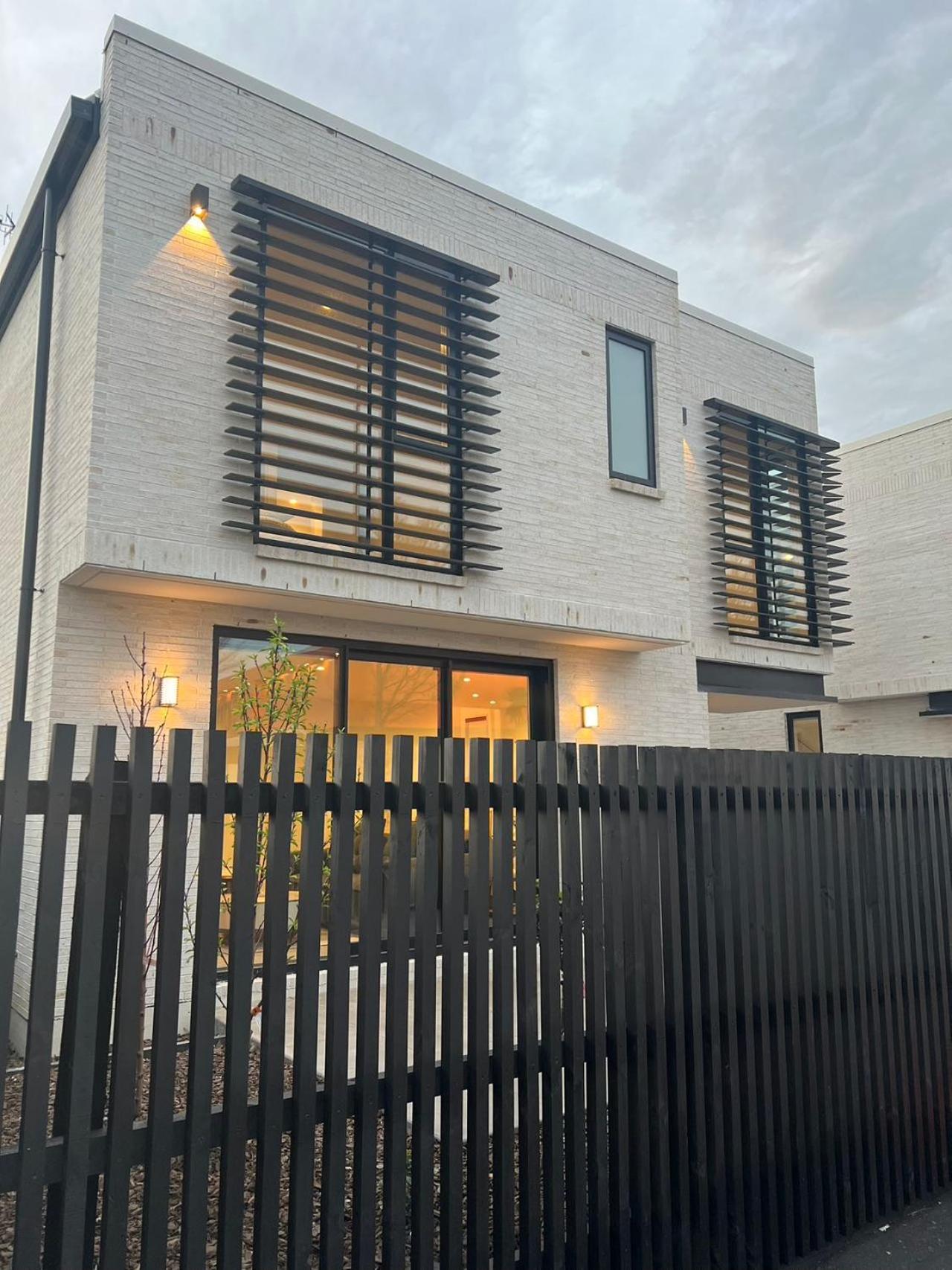 Cbd Contemporary Comfort Townhouse 2 Bed 2Bath Christchurch Ngoại thất bức ảnh